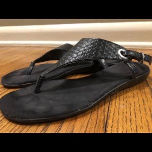 Embossed leather detail comfort sandal